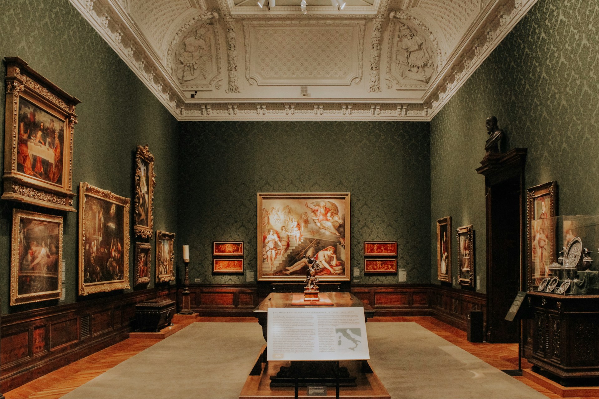 Professionelle Reinigungsservice für Teppiche und Läufer in Museen, Galerien und Ausstellungsräumen